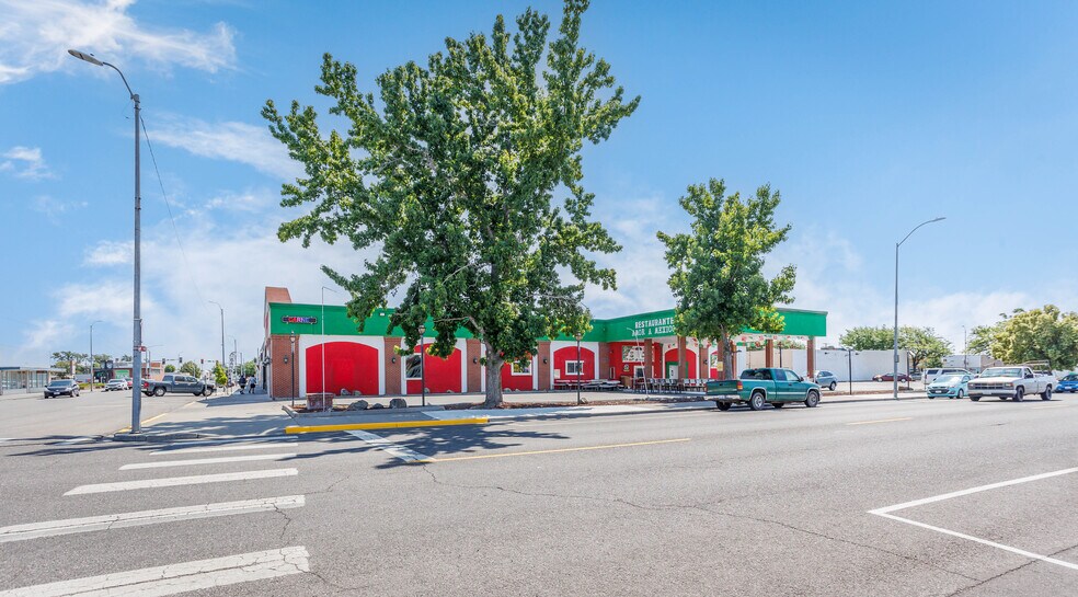 More Photos Of 528 W Clark St, Pasco Restaurant For Sale