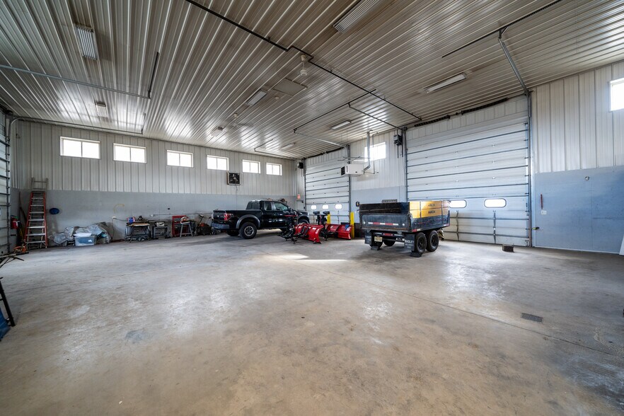 More Photos Of 10 Park Dr, Franklin Warehouse For Lease