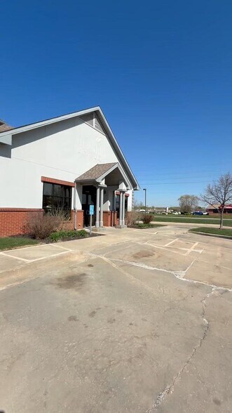 More Photos Of 2221 W 31st St, Lawrence Bank For Sale