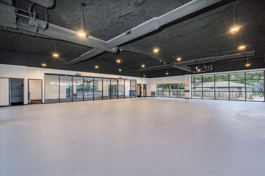 More Photos Of 12112 620 N, Austin General Retail For Sale