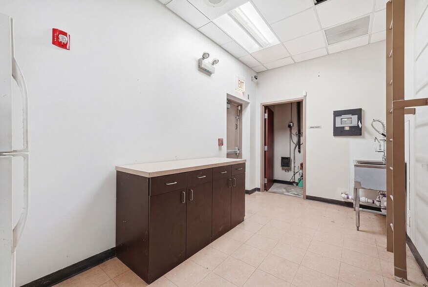 More Photos Of 14121 Doctor Martin Luther King Jr Dr, Dolton Fast Food For Sale