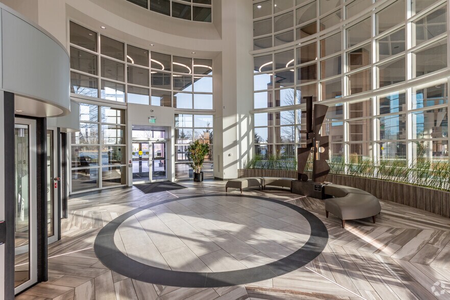 More Photos Of 25300-25330 Telegraph Rd, Southfield Office For Sale