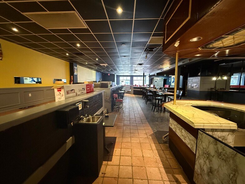 More Photos Of 18-22 Dunlop St W, Barrie Storefront For Lease