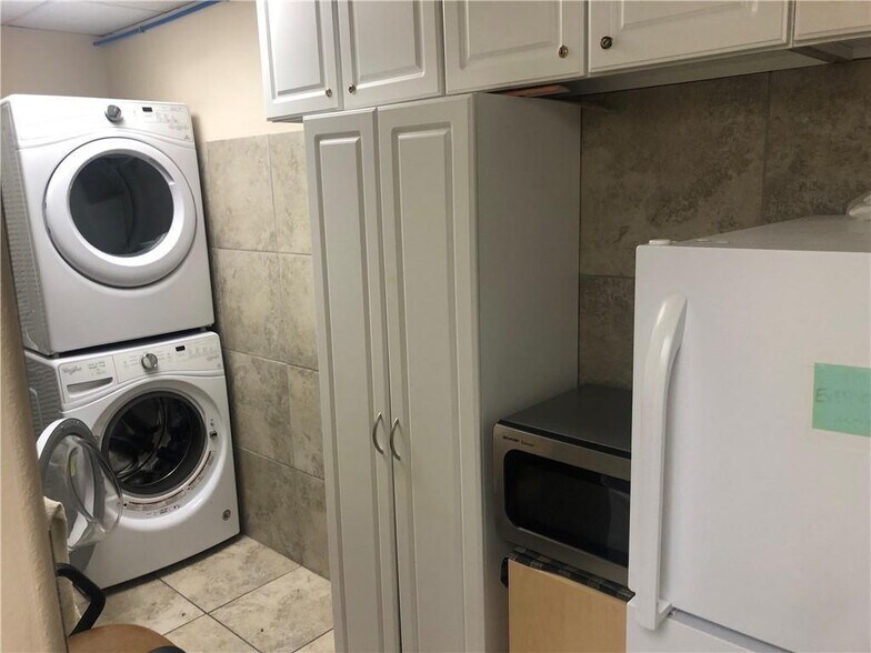More Photos Of 2564 N College Ave, Fayetteville Freestanding For Sale