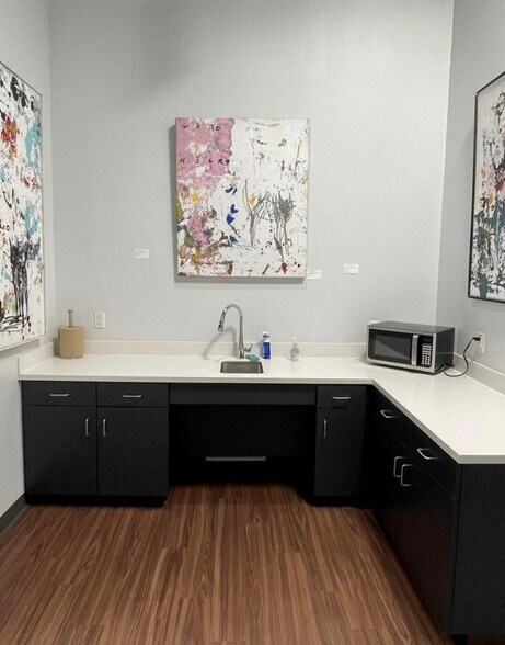 More Photos Of 4229 FM 620, Austin Showroom For Sale