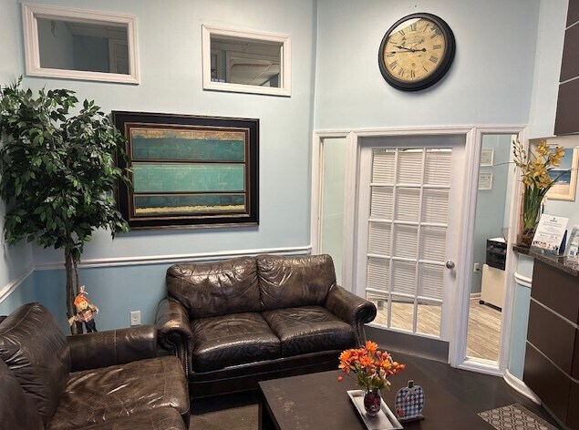 More Photos Of 1146-1160 Front St, Uniondale Storefront For Sale