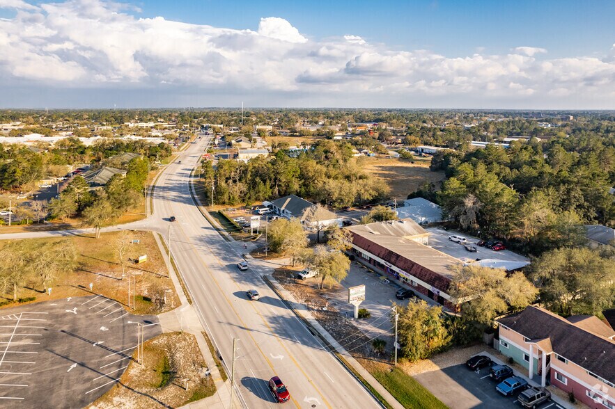More Photos Of 10470 Northcliffe Blvd, Spring Hill General Retail For Lease