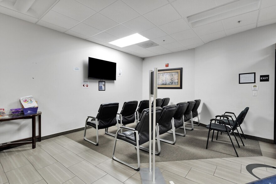 More Photos Of 15095 Amargosa Rd, Victorville Medical For Lease