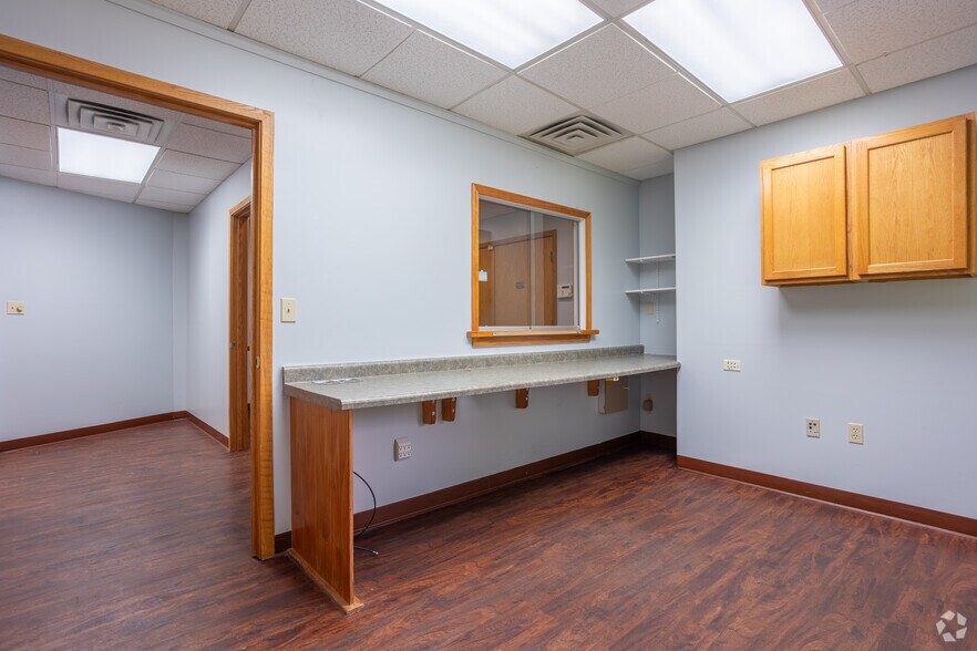 More Photos Of 411 W Lake Lansing Rd, East Lansing Unknown For Lease