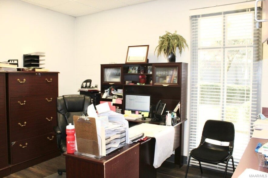 More Photos Of 2005 N Country Club Dr, Montgomery Schools For Sale