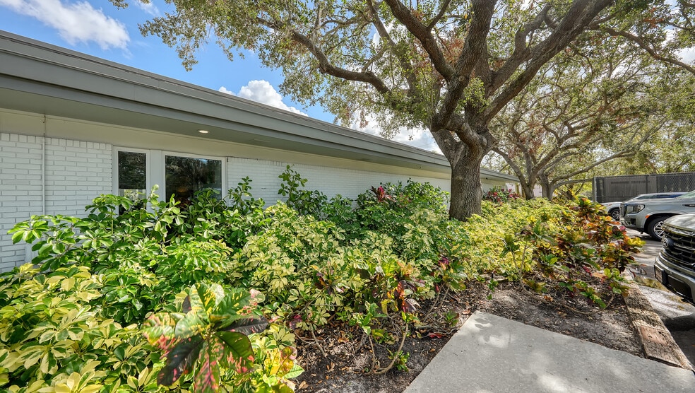 More Photos Of 1630 S Tuttle Ave, Sarasota Medical For Sale