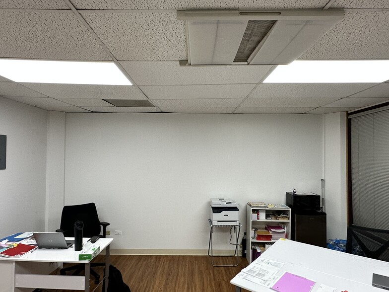More Photos Of 725 Kapiolani Blvd, Honolulu Office For Sale