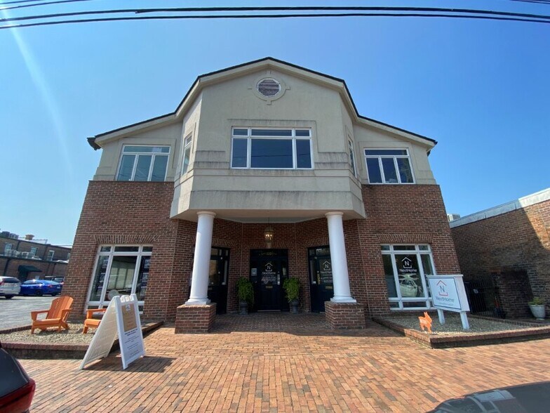 More Photos Of 112 W Doty Ave, Summerville Office For Lease