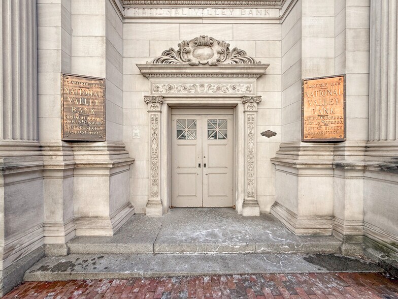 More Photos Of 2 W Beverley St, Staunton Office For Sale