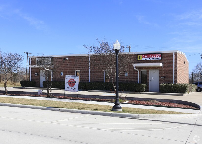 More Photos Of 118 6th St N, Texas City Showroom For Sale