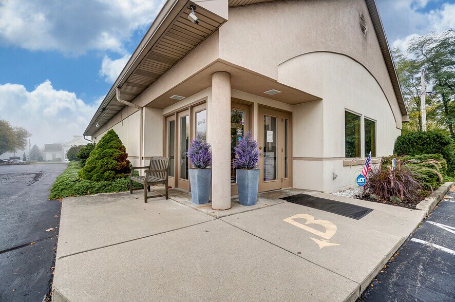 More Photos Of 805 S Dixie Dr, Vandalia General Retail For Sale