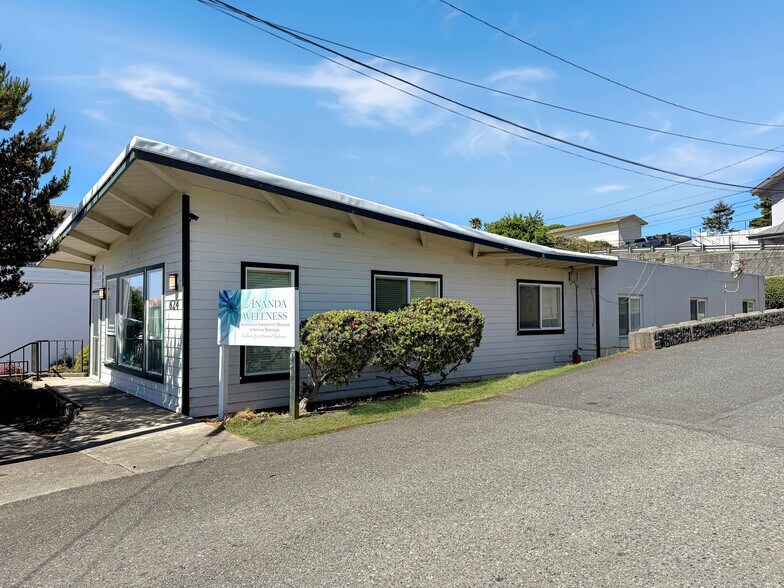 More Photos Of 624 Fleet St, Brookings Office For Sale