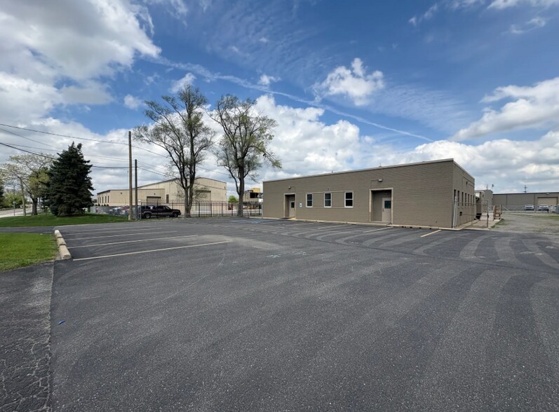 More Photos Of 987 S Mill St, Plymouth Office For Lease