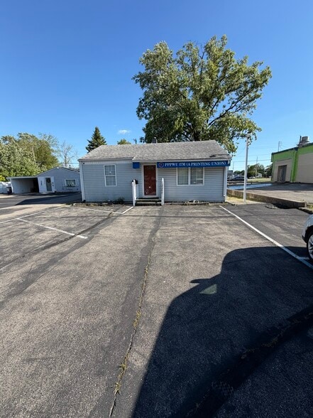 Primary Photo Of 2207 Fowler St, Anderson Office For Sale