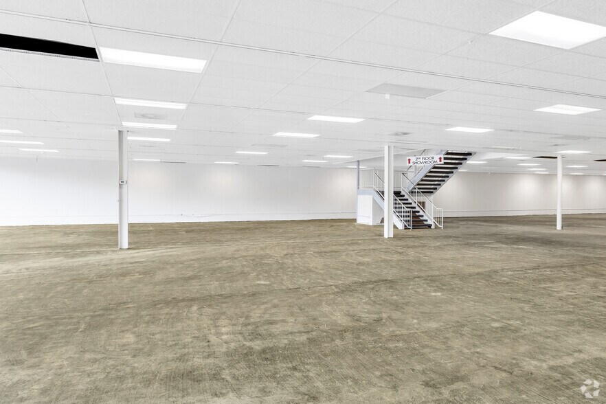 More Photos Of 6542 E Virginia Beach Blvd, Norfolk Freestanding For Lease