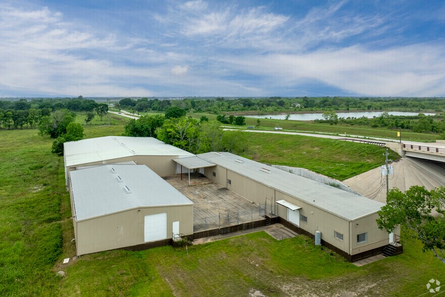 More Photos Of 7002 Bissell Rd, Manvel Manufacturing For Sale