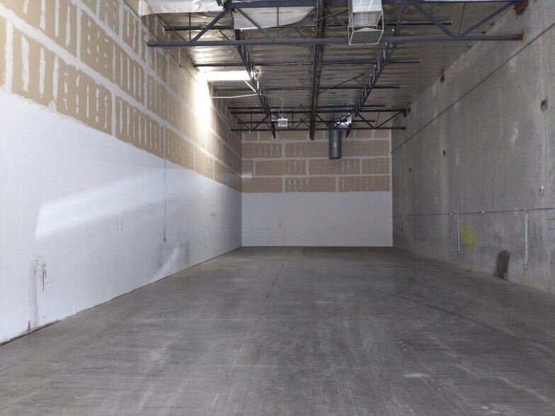 More Photos Of 6215 McGill Ave, Las Vegas Warehouse For Lease