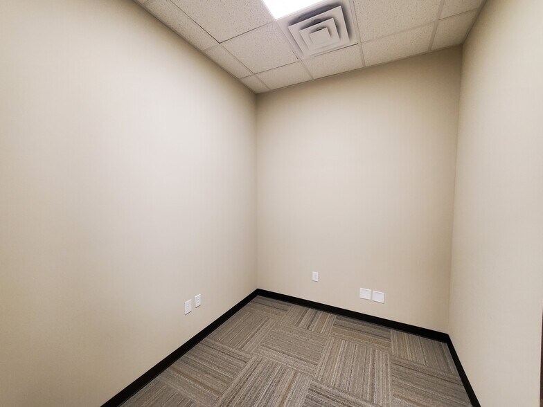 More Photos Of 4725 College Park, San Antonio Office For Lease