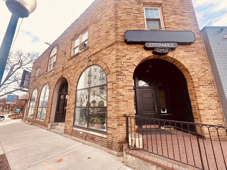 Primary Photo Of 1420 Lake Dr SE, Grand Rapids Restaurant For Lease