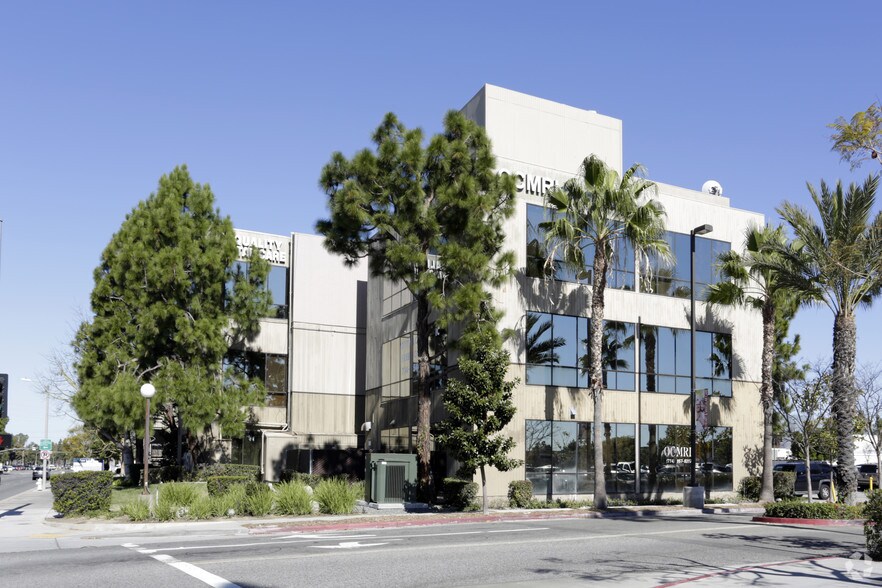 More Photos Of 17150 Euclid St, Fountain Valley Medical For Lease