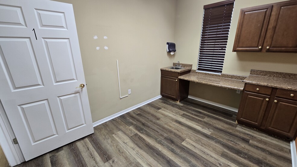More Photos Of 2649 Windguard Cir, Zephyrhills Medical For Lease