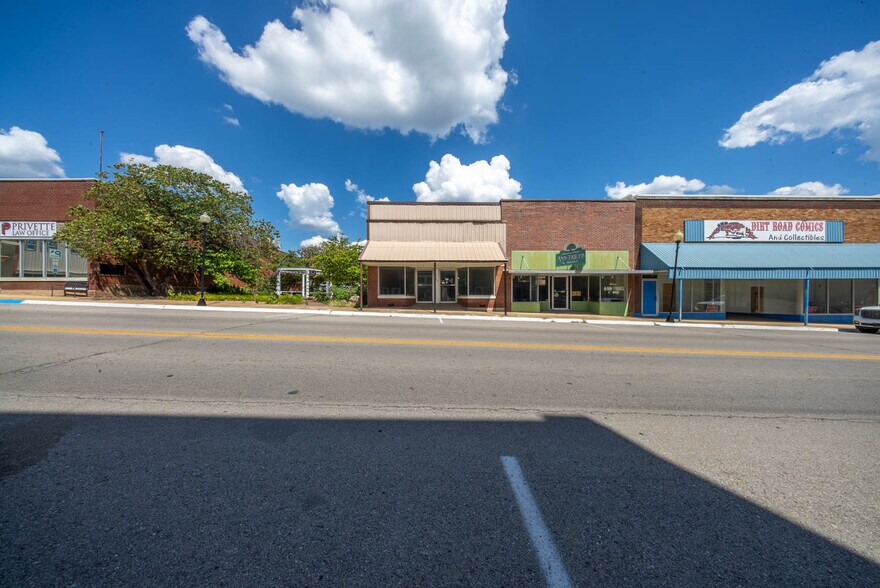 More Photos Of 113 E Main St, Willow Springs Storefront For Sale