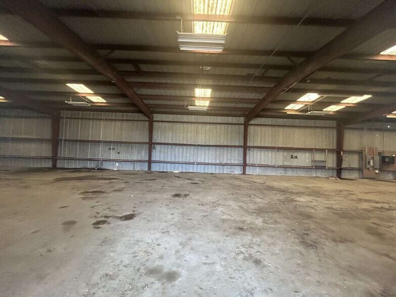 More Photos Of 304 E York St, Ganado Warehouse For Sale