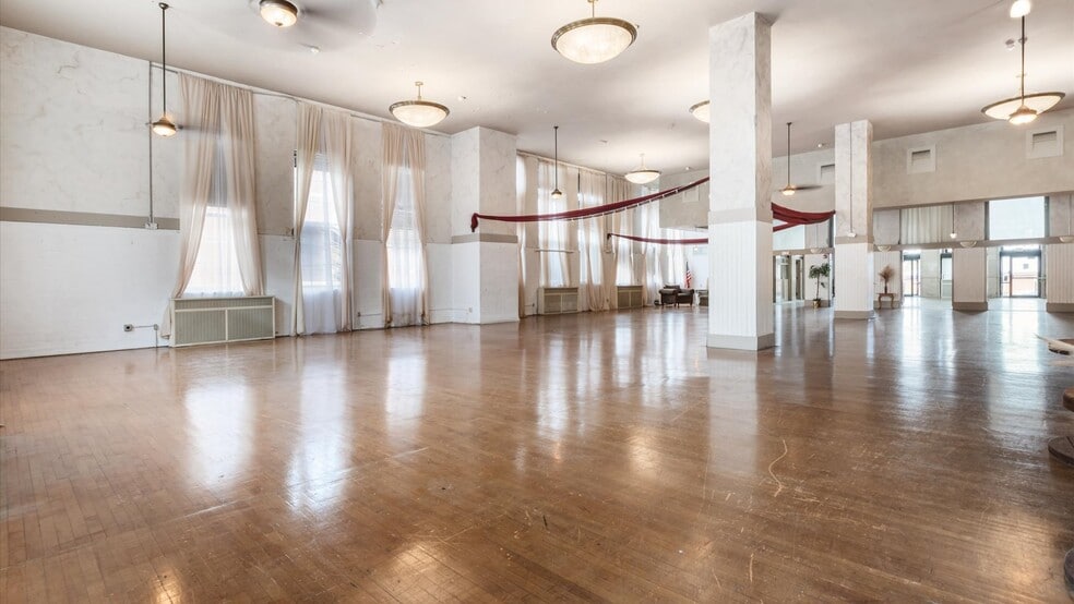 More Photos Of 85 E Main St, Newark Freestanding For Sale