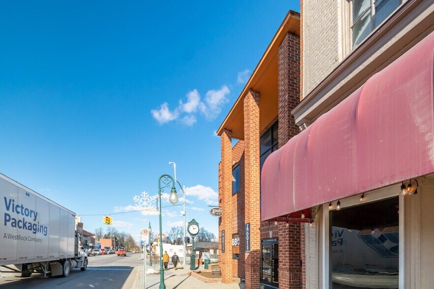 More Photos Of 107 S Main St, Almont Restaurant For Lease