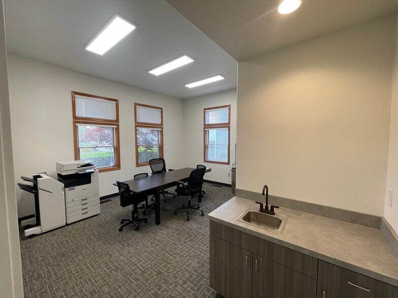 More Photos Of 669-683 Ray J. Glatt, Woodburn Loft Creative Space For Lease