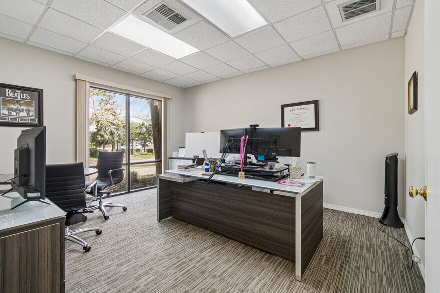 More Photos Of 611 Druid Rd E, Clearwater Medical For Sale