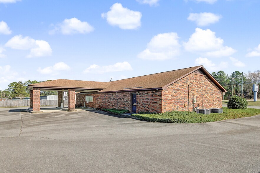 More Photos Of 219 N Main St, Spring Lake Bank For Sale