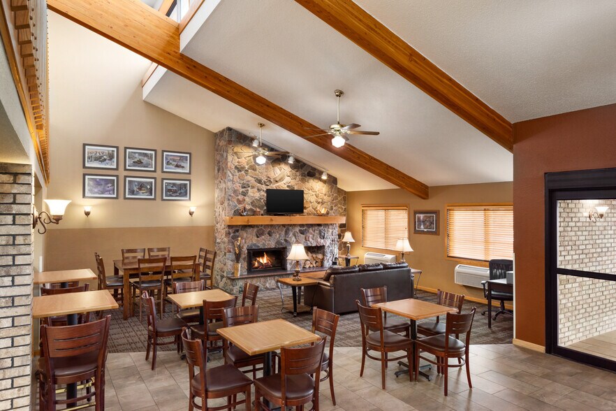 More Photos Of 777 Highway 10 E, Detroit Lakes Hotel For Sale