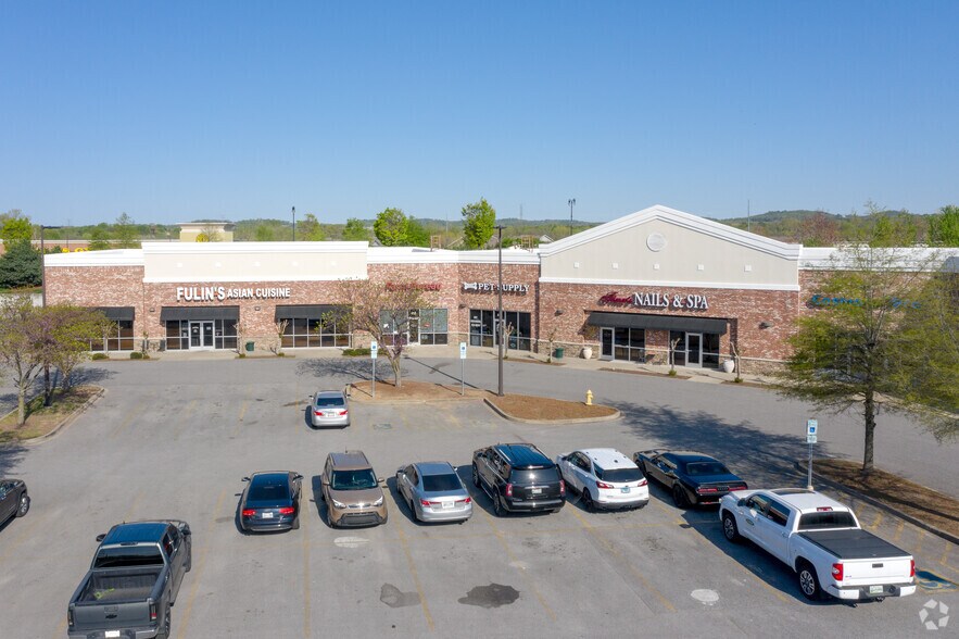 More Photos Of 206 N Anderson Ln, Hendersonville Freestanding For Lease