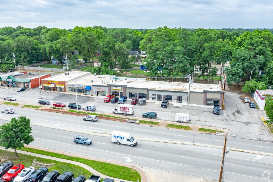 More Photos Of 7801-7811 Shawnee Mission Pky, Overland Park Freestanding For Lease