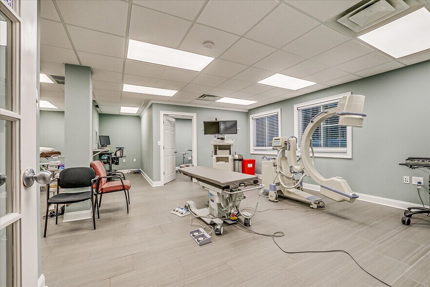 More Photos Of 72 Highway 27, Edison Medical For Sale