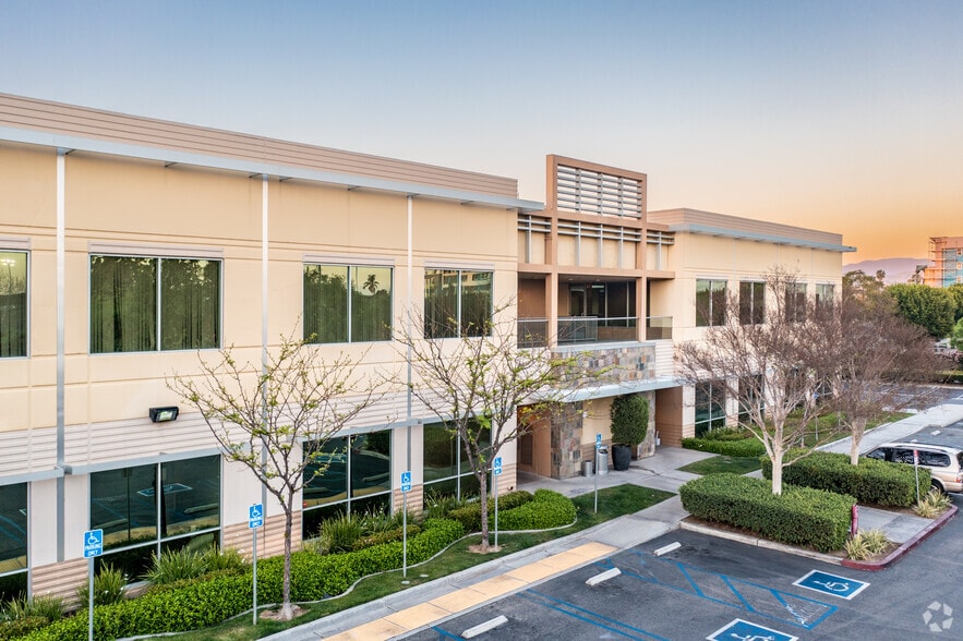 More Photos Of 2010 E 1st St, Santa Ana Medical For Lease