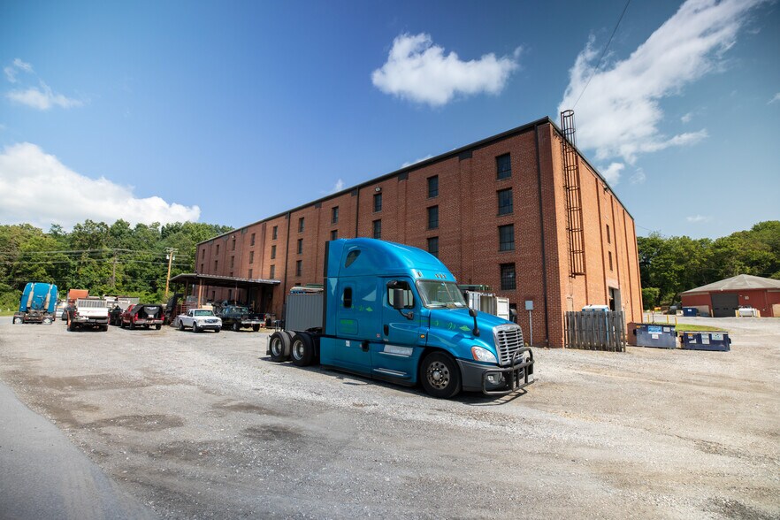 More Photos Of 2601 Emory Rd, Finksburg Flex For Lease