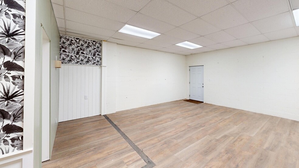 More Photos Of 2539-2545 Coolidge Ave, Orlando Warehouse For Lease