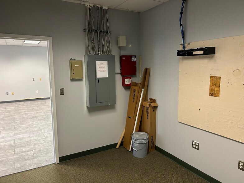 More Photos Of Route 31 N @ Denow Rd, Hopewell Unknown For Lease