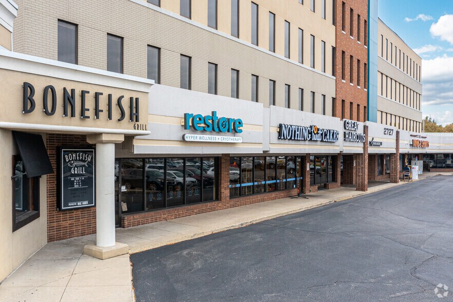 More Photos Of 2701-2737 Madison Rd, Cincinnati Office For Lease