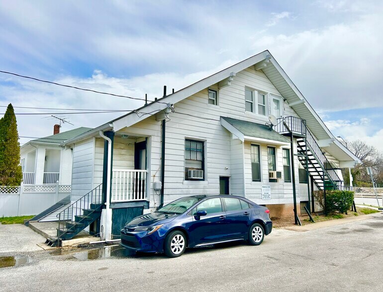 More Photos Of 5904 Harford Rd, Baltimore Office Residential For Sale