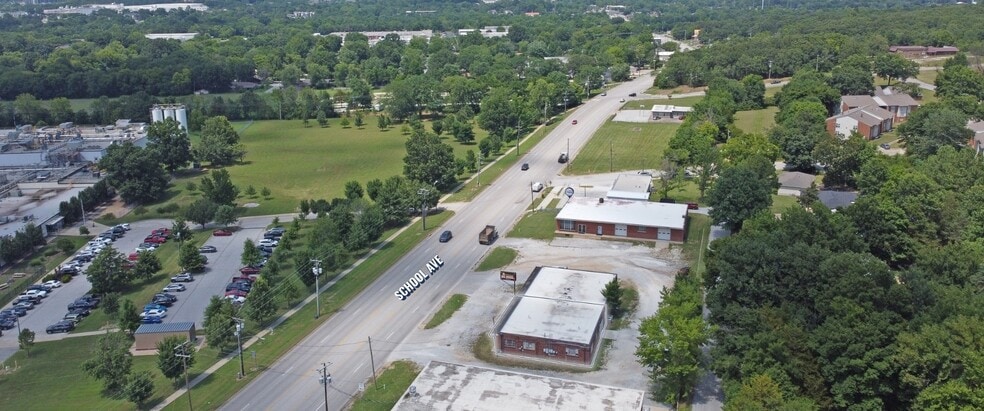 More Photos Of 2650 S School Ave, Fayetteville Flex For Lease