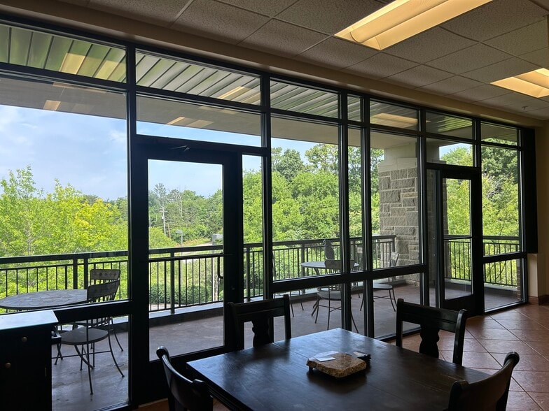More Photos Of 620 Mabry Hood Rd, Knoxville Office For Lease