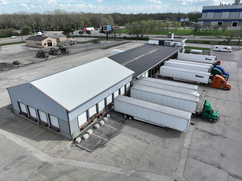 More Photos Of 1560 W Raymond St, Indianapolis Truck Terminal For Lease